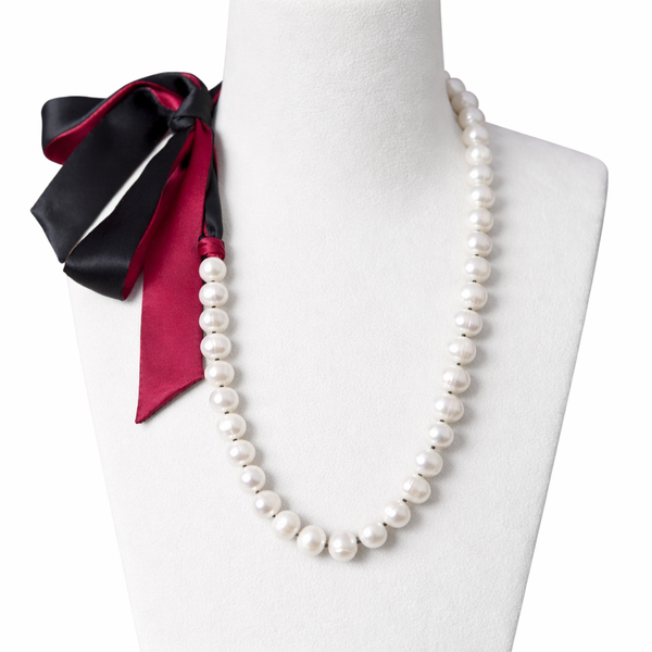 Collier Perles de Culture d'Eau Douce  neige blanche avec ruban en Soie rouge à nouer