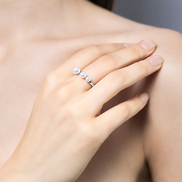 Vue portée  axée sur l'alignement des 3 perles blanches 