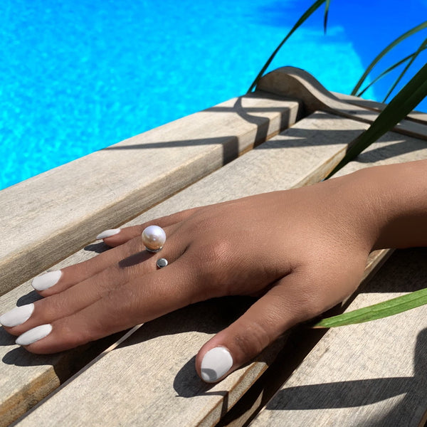 Autre vue portée centrée sur la perle