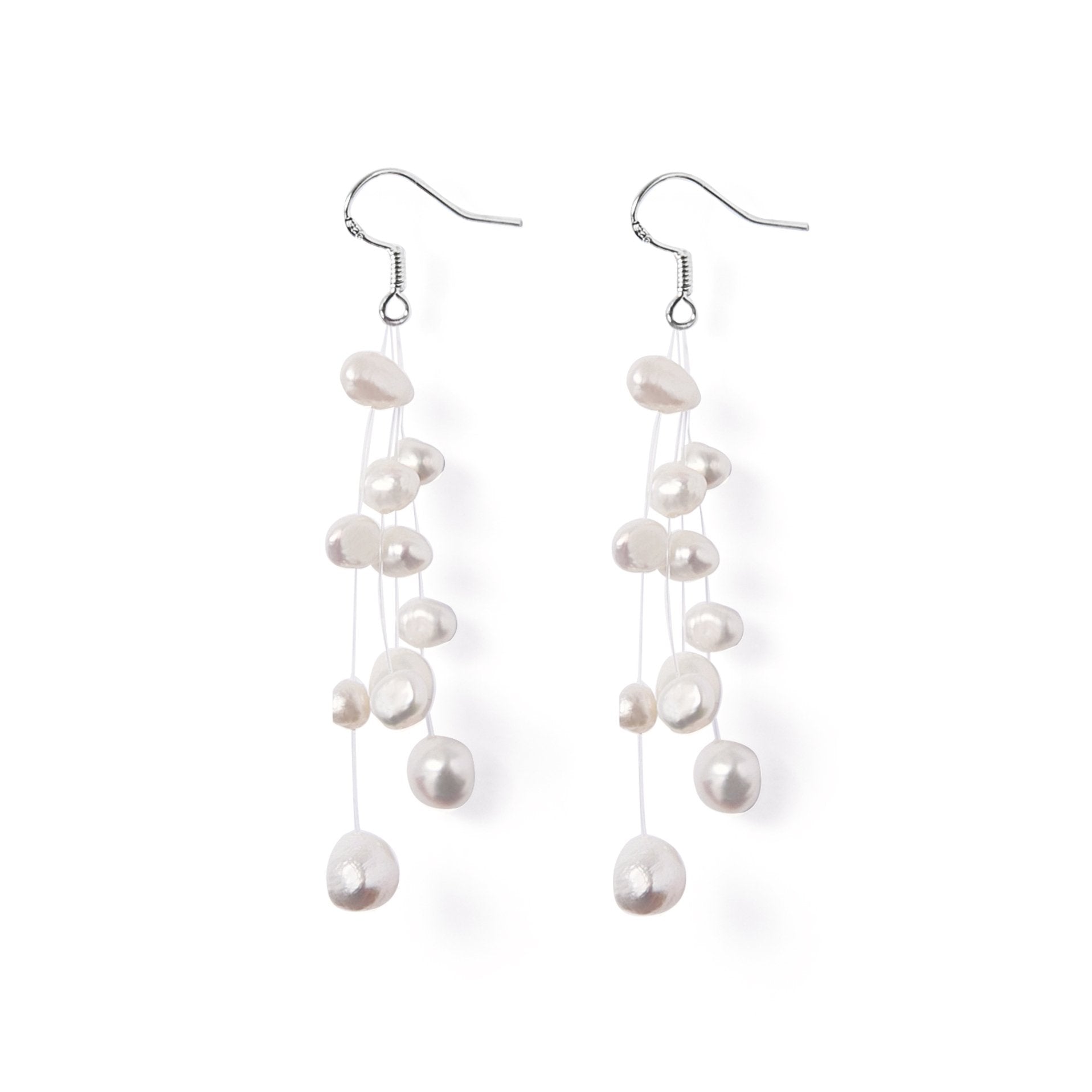 Boucles d’oreilles Constellation perles d’eau douce blanche sur fil de nylon et argent 925.