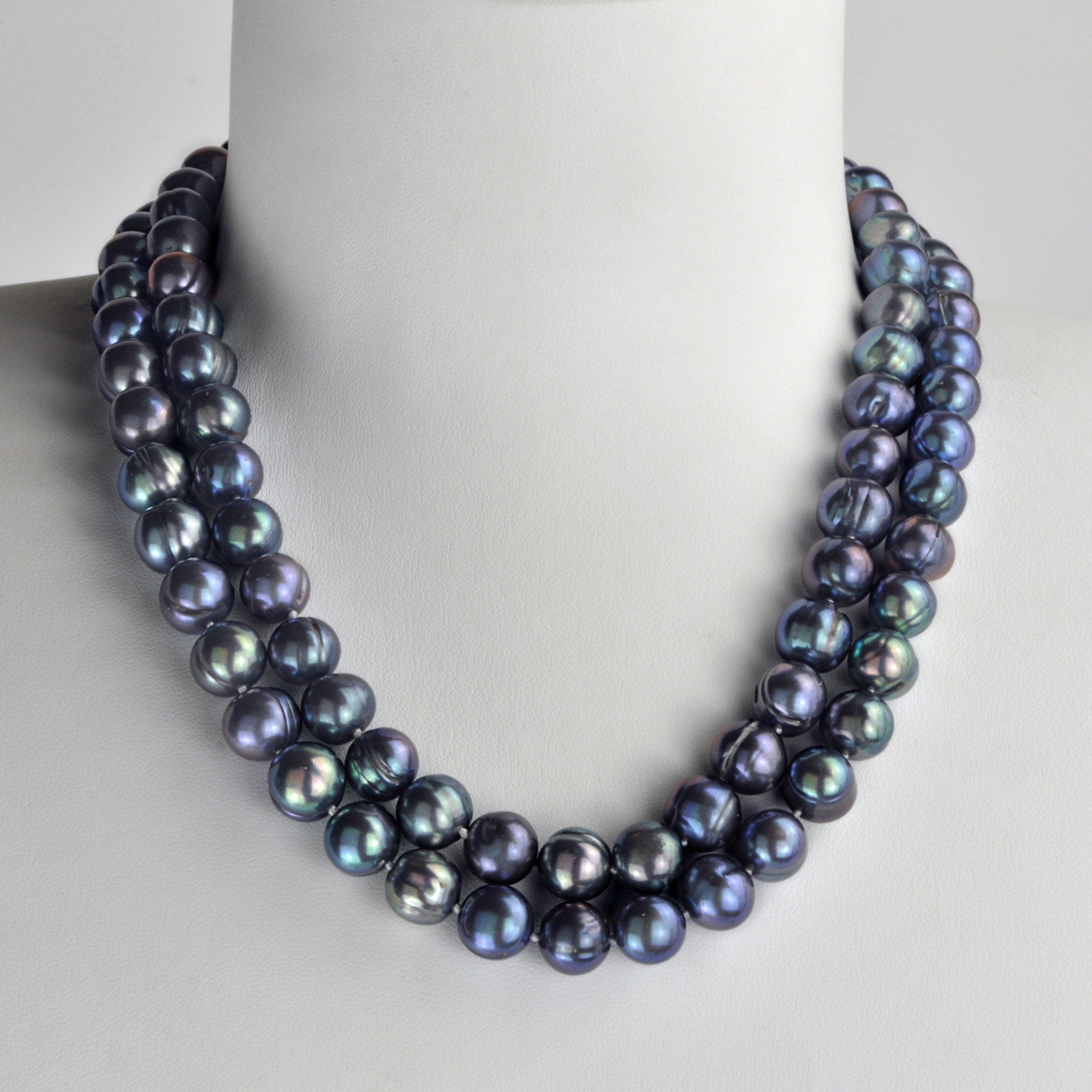 Collier First Lady deux rangs longueur 45cm, perles de culture d’eau douce baroques couleur noire avec reflets de 10 mm, monture en argent 925, bijou élégant noué à la main