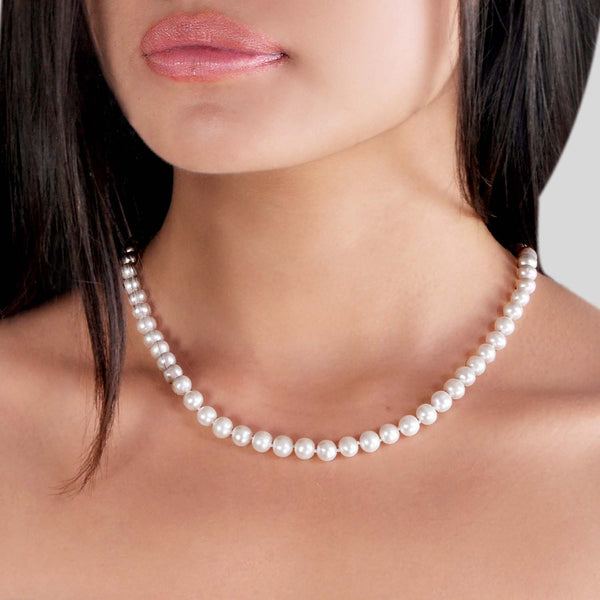 Vue collier Princesse  portée par mannequin