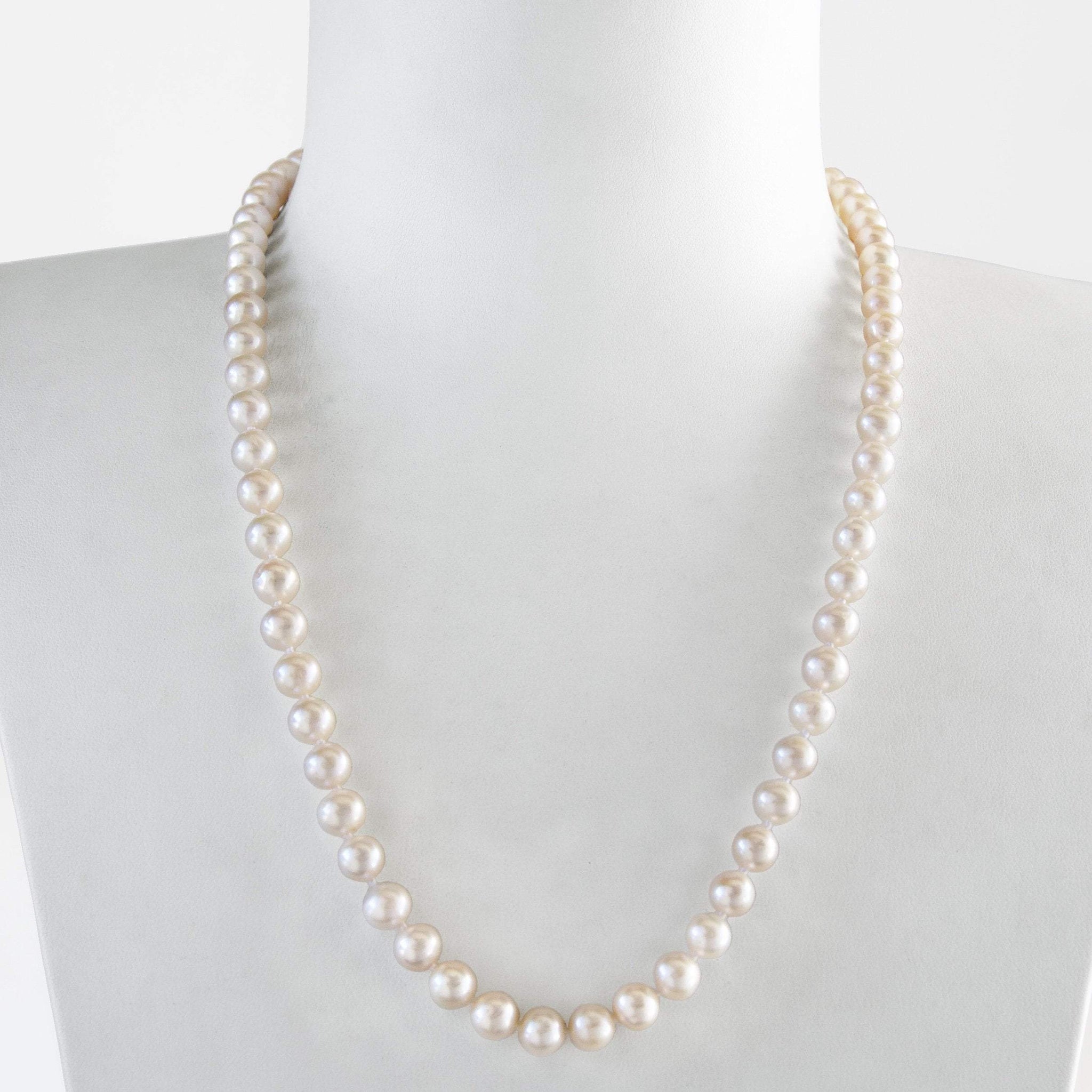 Collier longueur 53cm Perles de Culture d'Eau Douce blanches montées avec un nœud entre chaque perle fermoir en  Argent 925 