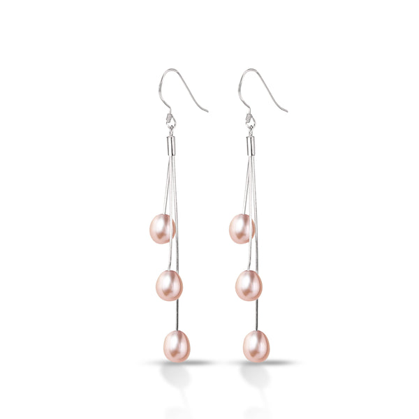 Boucles d'Oreilles  3 Perles de Culture d'Eau Douce  de couleur rose nacré  en forme de goutte taille 7mm montées sur Pendentif  fermoir et chainettes de 3 longueurs différentes en argent 925 .
