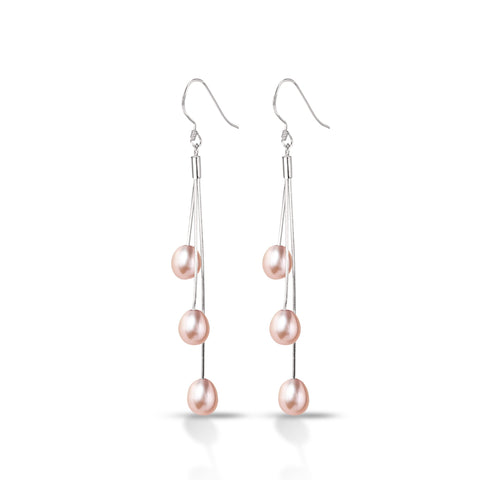 Boucles d'Oreilles  3 Perles de Culture d'Eau Douce  de couleur rose nacré  en forme de goutte taille 7mm montées sur Pendentif  fermoir et chainettes de 3 longueurs différentes en argent 925 .
